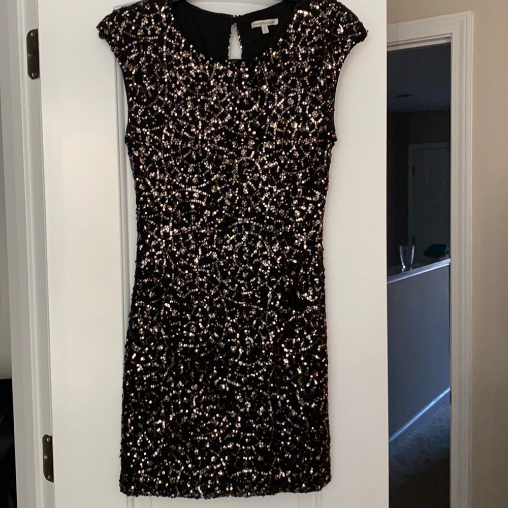 Mini sequin short-sleeve dress